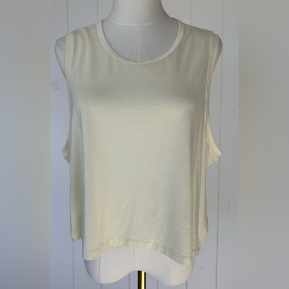 Athleta Women’s With Ease Muscle‎ Tank Relaxed Fit Pale Yellow Size XL